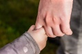 Proponen que las familias de La Plata alojen y cuiden niños que se encuentran con derechos vulnerados de forma temporal