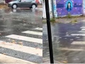 Un joven mostró la dificultad de cruzar las esquinas en La Plata cuando llueve: “Activas el modo Julio Bocca”