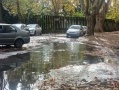 Vecinos denuncian una gran pérdida de agua en la zona de facultades de La Plata: "La laguna de las facultades"