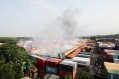 Una explosión en un depósito de contenedores en Bangladesh deja 49 muertos y más de 300 heridos