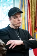 Elon Musk se fue de la Casa Blanca con un moretón en el ojo