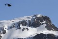 Debido a un desprendimiento de hielo en los Alpes suizos, dos alpinistas murieron, y nueve resultaron heridos