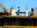 La construcción y la industria se hundieron a niveles inéditos en marzo: el detalle de cada rubro