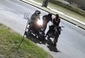 Asaltaron a un motociclista a punta de pistola en La Plata