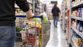 El consumo sigue en ca&iacute;da: las familias compran menos y el comercio no logra recuperarse