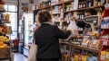 Las ventas pyme volvieron a caer y hay un dato que muestra c&oacute;mo est&aacute;n comprando los argentinos