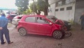 Una mujer de 81 a&ntilde;os perdi&oacute; el control de su auto y termin&oacute; chocando varios veh&iacute;culos en una dependencia policial de La Plata