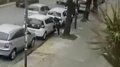 Le robaron el auto en el centro de La Plata y usaron sus tarjetas para comprar hamburguesas