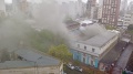 Incendio en una escuela de La Plata: evacuaron a todos los alumnos y tres dotaciones de Bomberos combaten las llamas