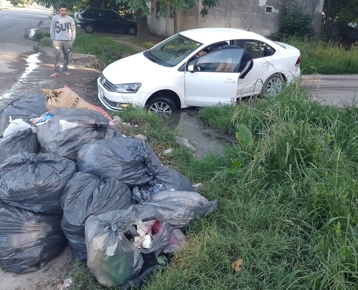Vecinos de 57 y 143 reclamaron por múltiples problemas en la esquina