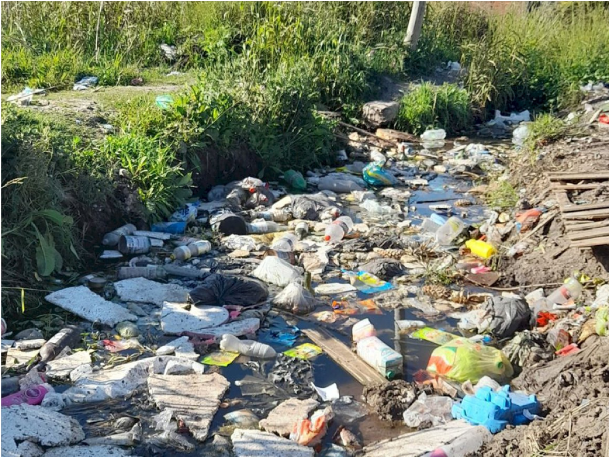 En un tramo de Arana se quejaron por la acumulación de basura y luces ...