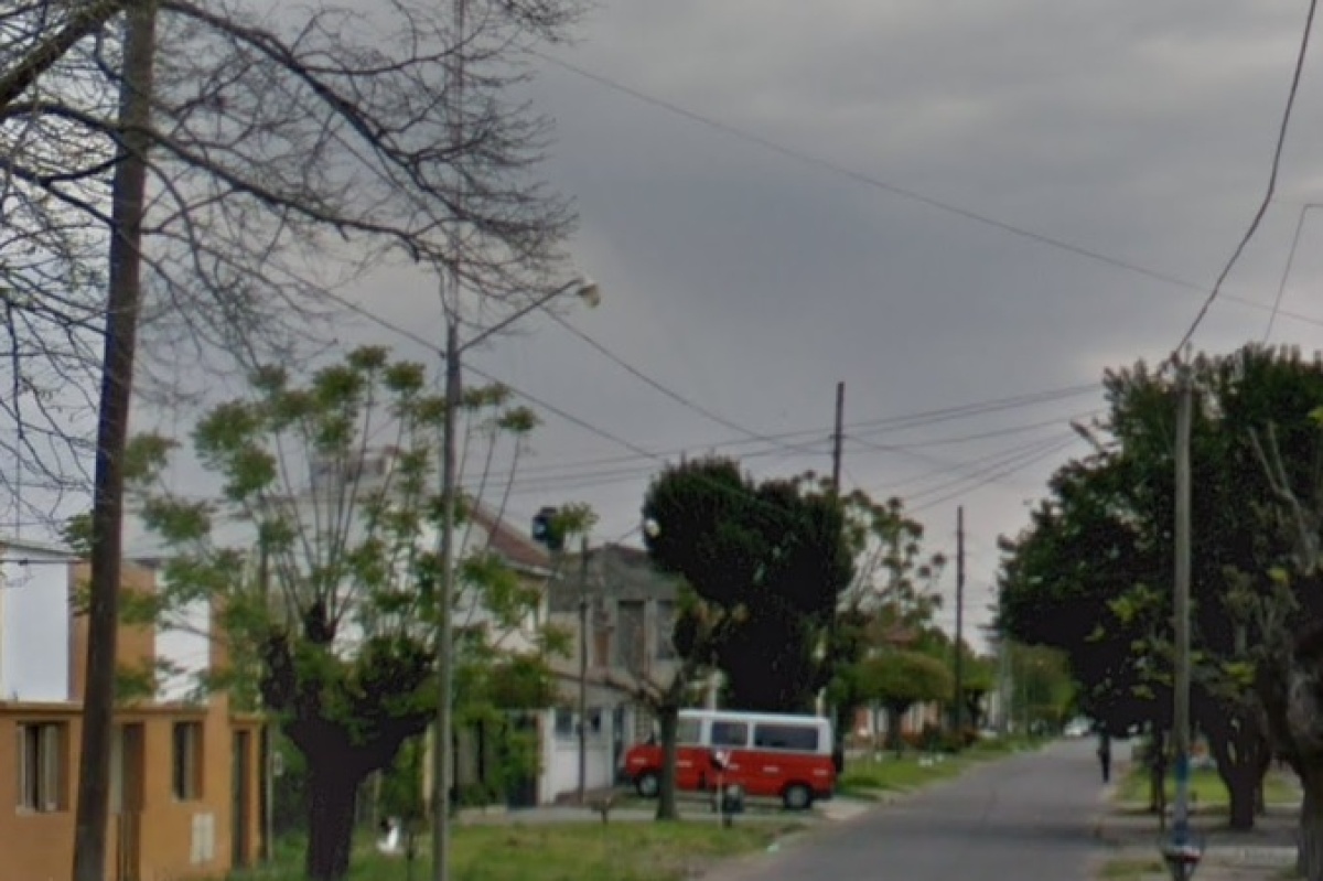 Vecinos de la zona de 133 y 59 reclaman por las luminarias públicas ...