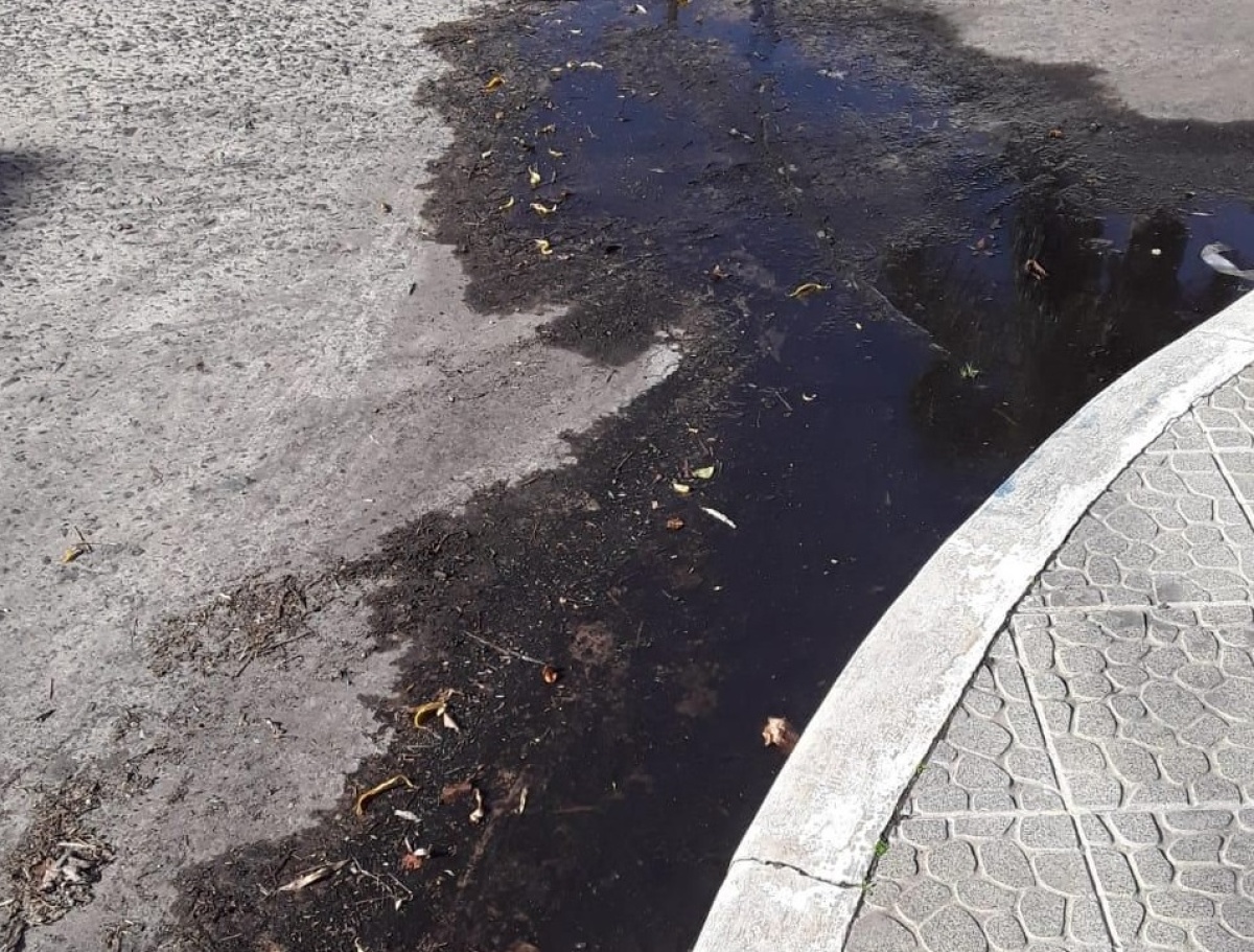 En 24 y 57 reclamaron por una importante pérdida de agua que lleva dos ...