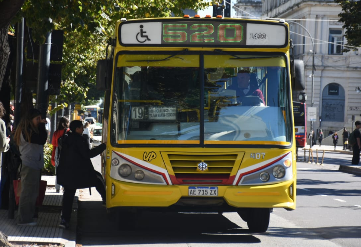 El boleto de micros en La Plata volvió a quedar entre los tres más ...