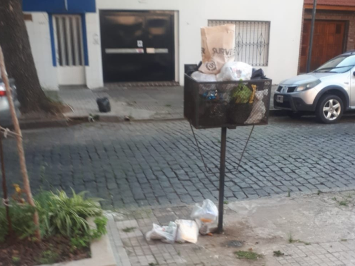 Vecinos reclaman por basura en la calle 11 entre 39 y 40