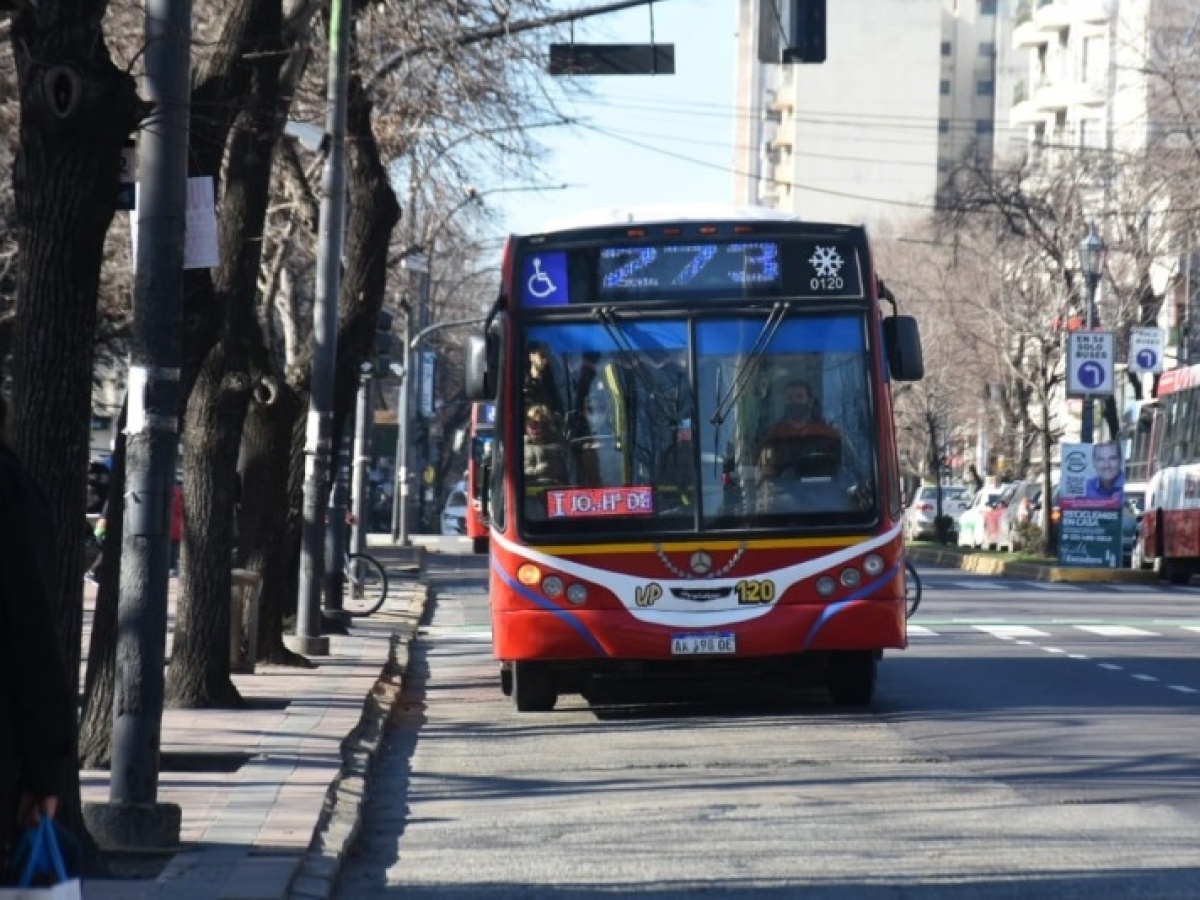 La UTA adelantó que podría haber un paro de micros en el AMBA