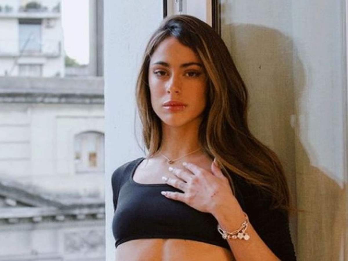 Tini Stoessel adelantó su nuevo hit con una foto desnuda en la bañera y