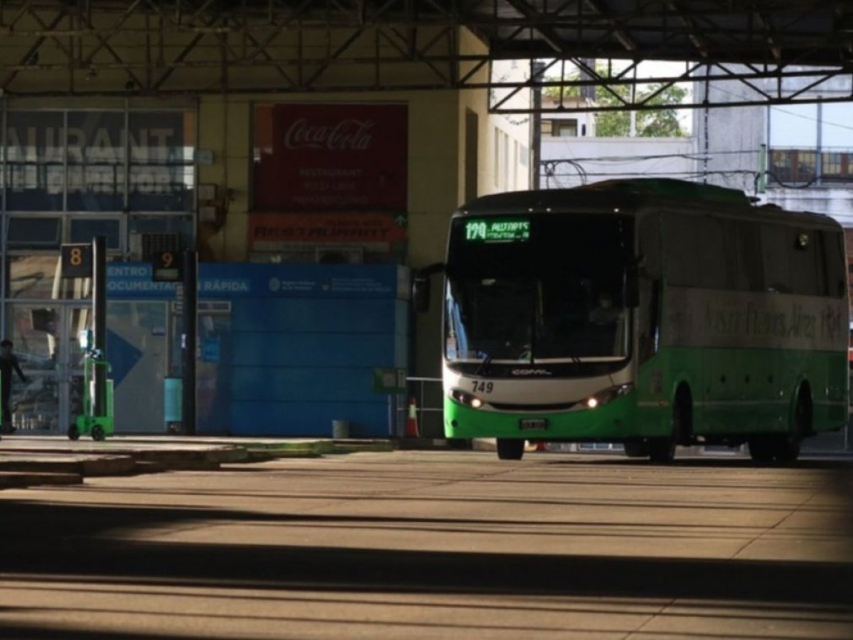 Dos líneas levantaron el paro de micros y se normalizó una parte del ...