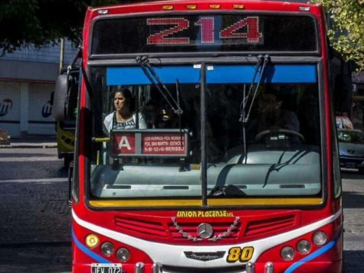 No llegaron a un acuerdo y habrá paro de micros este martes en La Plata