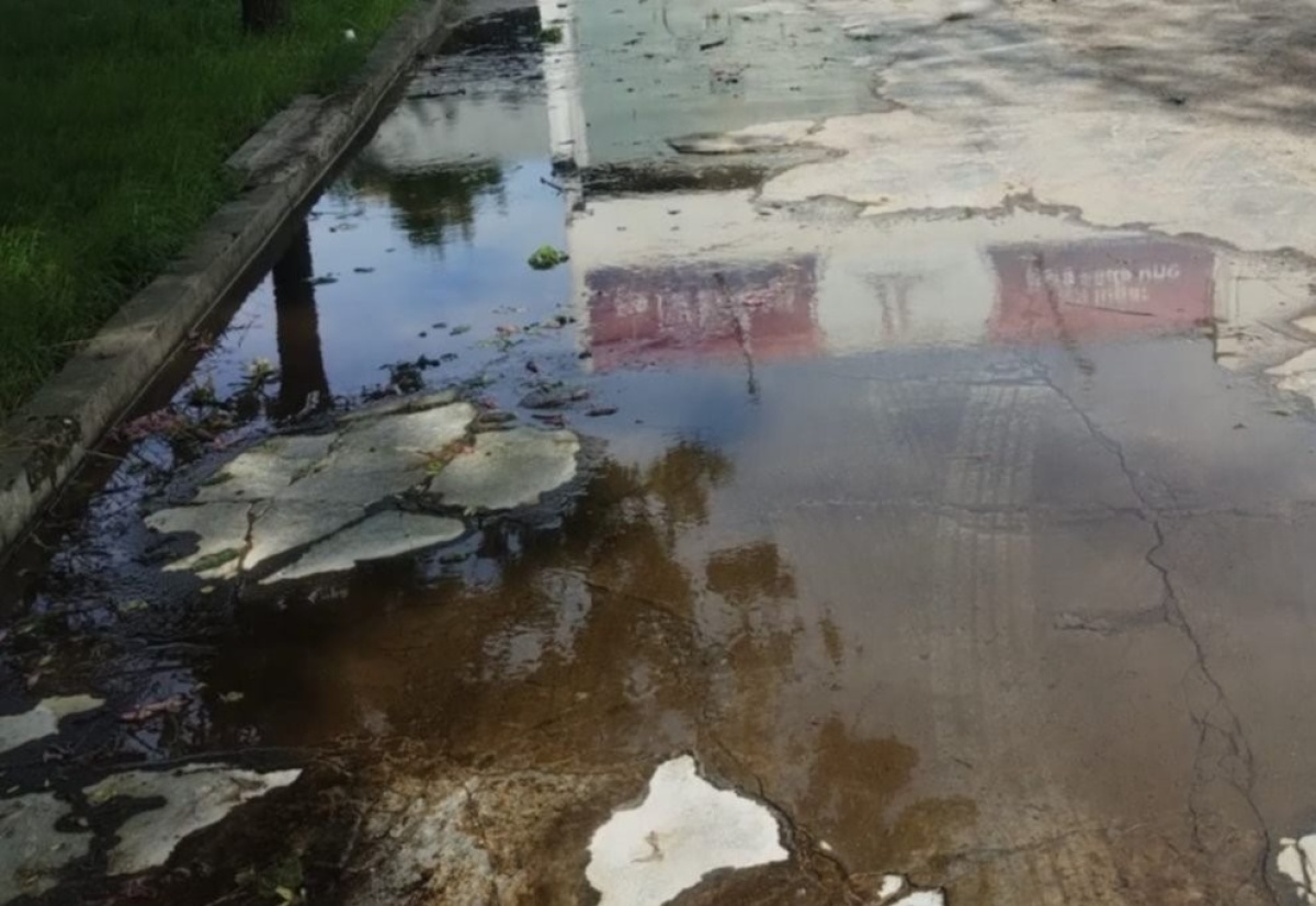 En 32 y 27, se quejaron por una enorme pérdida de agua