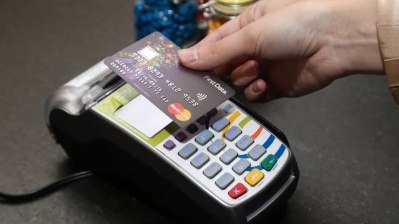 Los argentinos se financian cada vez m&aacute;s con tarjetas y billeteras virtuales