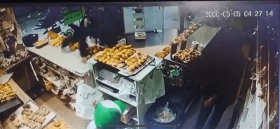 Asaltaron a mano armada en Diagonal 73 a dos comercios