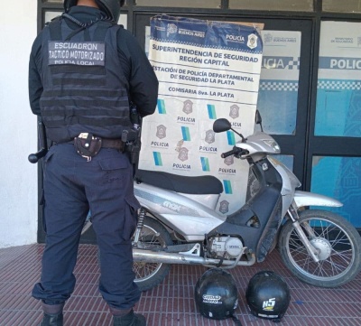 Dos adolescentes fueron demorados en La Plata con un arma de fuego y una moto robada
