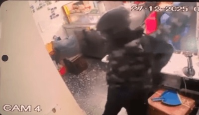 Delincuentes armados asaltaron un kiosco en 13 y 60 y quedaron filmados