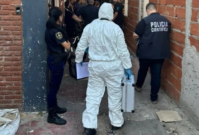 Macabro hallazgo en San Martín: encontraron el cadáver de una niña tapado por cemento en una caja de madera