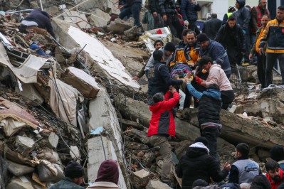 Los impactantes videos del terremoto en Turquía que ya dejó más de 900 muertes