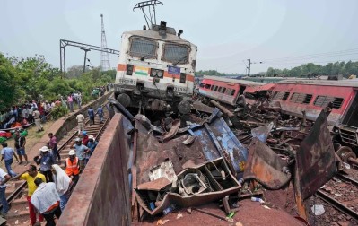 Tragedia en India: más de 250 muertos en el accidente de trenes más mortífero de los últimos veinte años