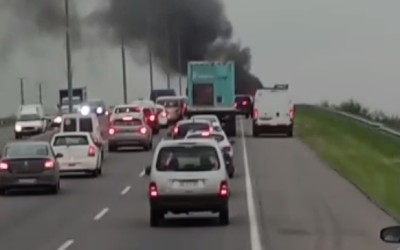 Un camión se incendió sorpresivamente en plena Autopista Buenos Aires-La Plata y ocasionó demoras en el tránsito