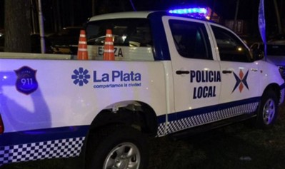 Un menor de 15 años le robó a todo un barrio en La Plata y su papá pidió que lo arresten para evitar que lo linchen
