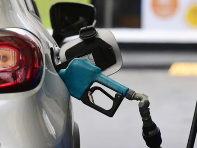 Entró en vigencia el nuevo precio del combustible en La Plata