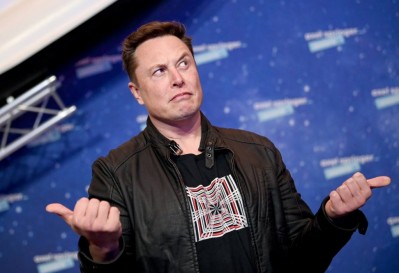Elon Musk da marcha atrás y comprará Twitter por el precio que se había pactado
