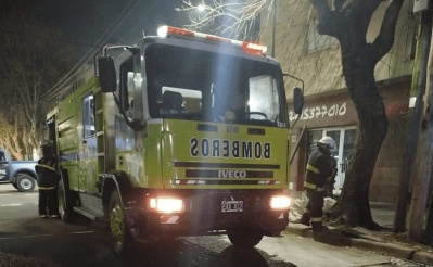 Principio de incendio en un parripollo de La Plata: evacuaron la zona y fue controlado sin heridos