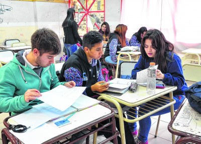 La "educación financiera" está cada vez más cerca de llegar a las escuelas de La Plata: cómo manejar el dinero y las finanzas