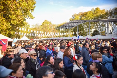 En el marco de "La Plata Celebra", la colectividad paraguaya recibió a una multitud de vecinos en la plaza Islas Malvinas