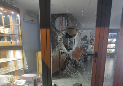 Dos menores de edad rompieron el vidrio de un bazar platense pero quedaron detenidos antes de que puedan robar