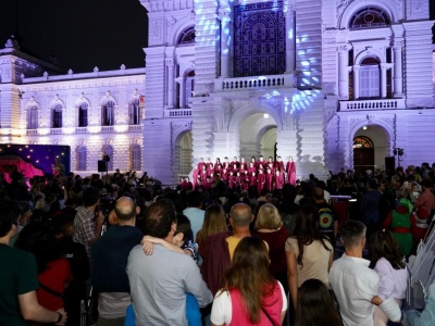 Se realizó la bendición de pesebre municipal y el encendido del árbol