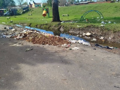 Vecinos de Tolosa exigen limpieza por acumulación de basura