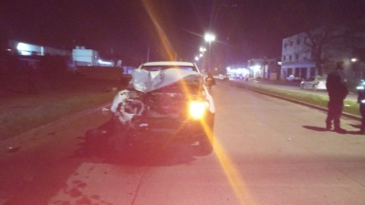 Choque y dos muertos en La Plata: las personas que estaban en la camioneta escaparon del lugar