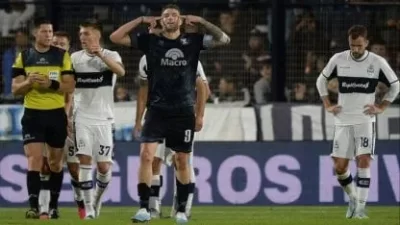 Se fue mal de Gimnasia, la rompe en el exterior y obtuvo un distinguido reconocimiento