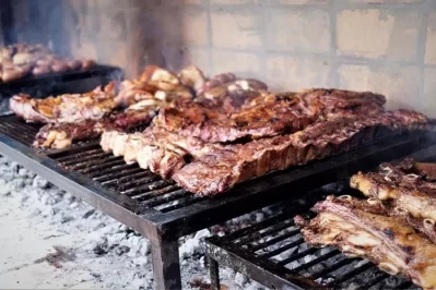 El Ministerio de Salud bonaerense lanzó un comunicado por las intoxicaciones con carne y achuras: hay fallecidos e internados