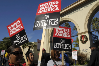 Tras cinco meses de huelga, guionistas de Hollywood avanzan en negociaciones con los ejecutivos de las principales cadenas