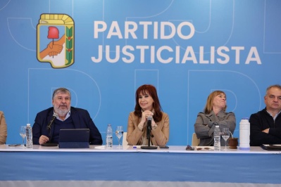Cristina Kirchner se reunió con senadores peronistas y se muestra firme ante la Corte: “Voy a estar acá”