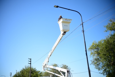 Intensificaron el Plan de Alumbrado Público en La Plata con la puesta en valor y el recambio de luminarias en más barrios