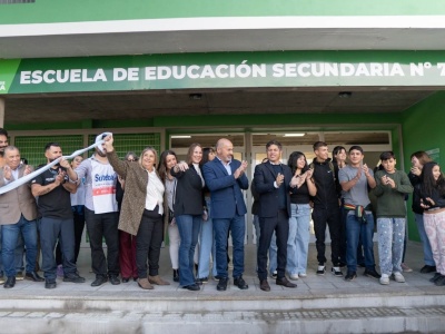 Con la presencia de Kicillof, se inauguró la Secundaria 7 de Ensenada, y Secco apuntó contra Nación por las obras paradas