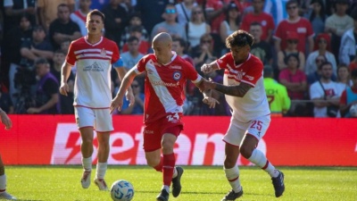 Estudiantes fue humillado en La Paternal pero se metió en octavos de final