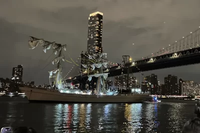 Tragedia en Nueva York: buque escuela mexicano choca contra el puente de Brooklyn y deja dos muertos